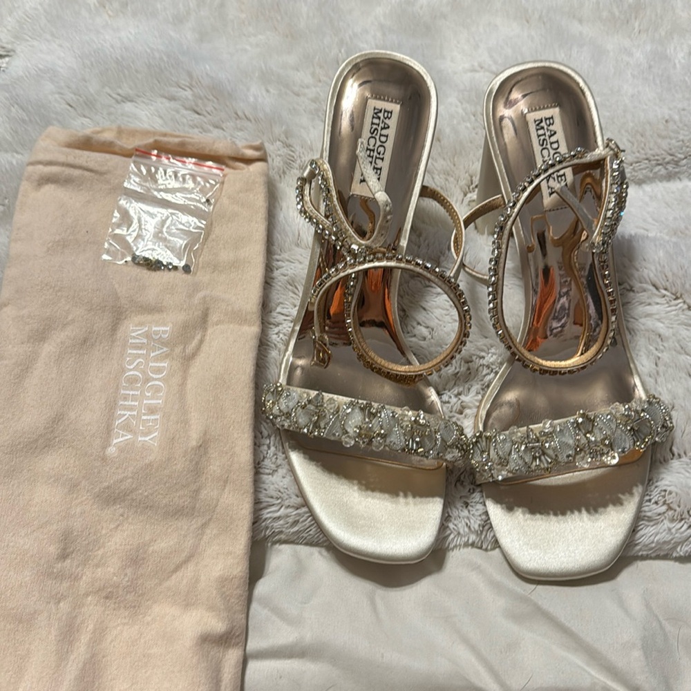 Badgley Mischka size 9 block heel